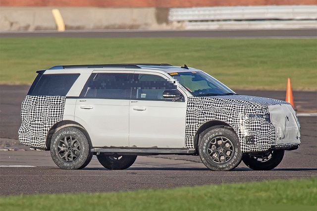 2022 Ford Expedition side