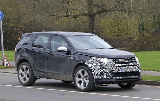2020 Land Rover Discovery and Discovery Sport spied