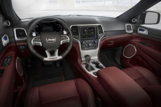 2021 Jeep Grand Cherokee interior
