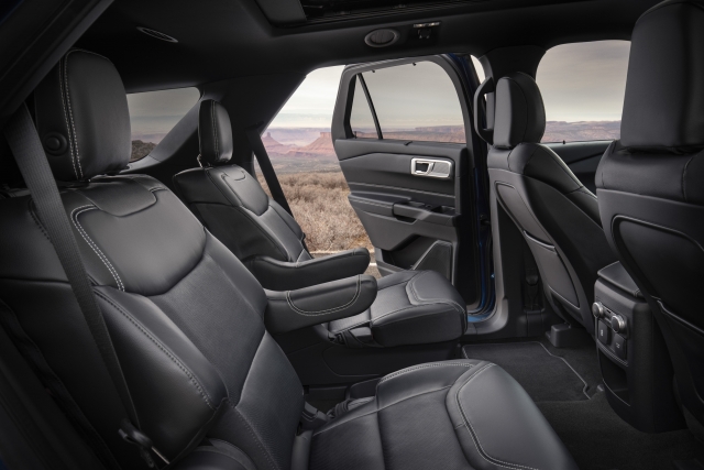 2020 Ford Explorer ST seats
