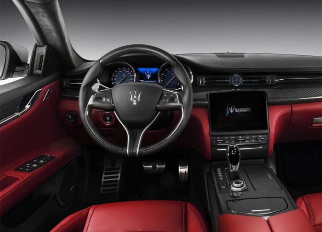 2020 Maserati Levante interior