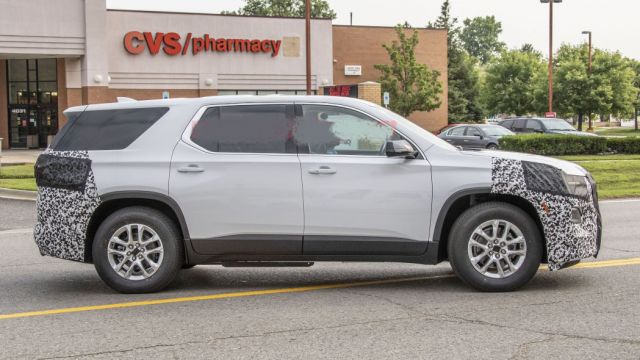 2021 Chevy Traverse side