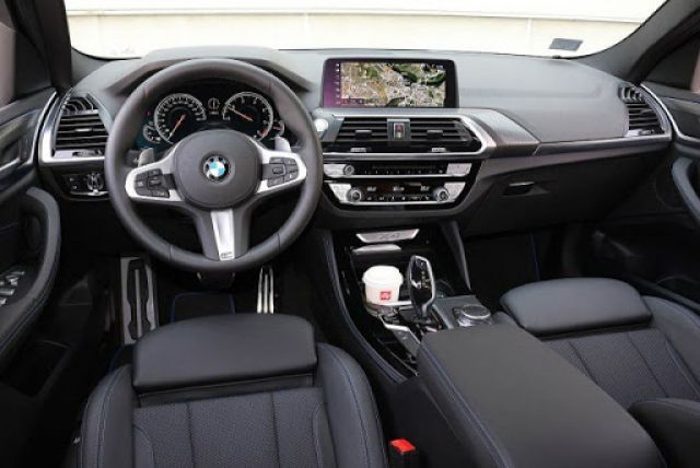 2021 BMW X4 interior