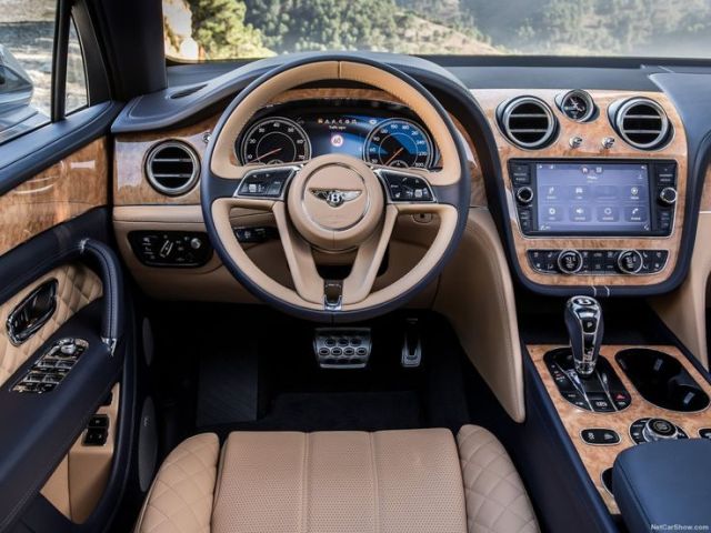 2021 Bentley Bentayga interior