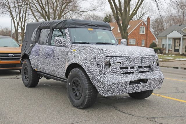 2021 Ford Bronco front