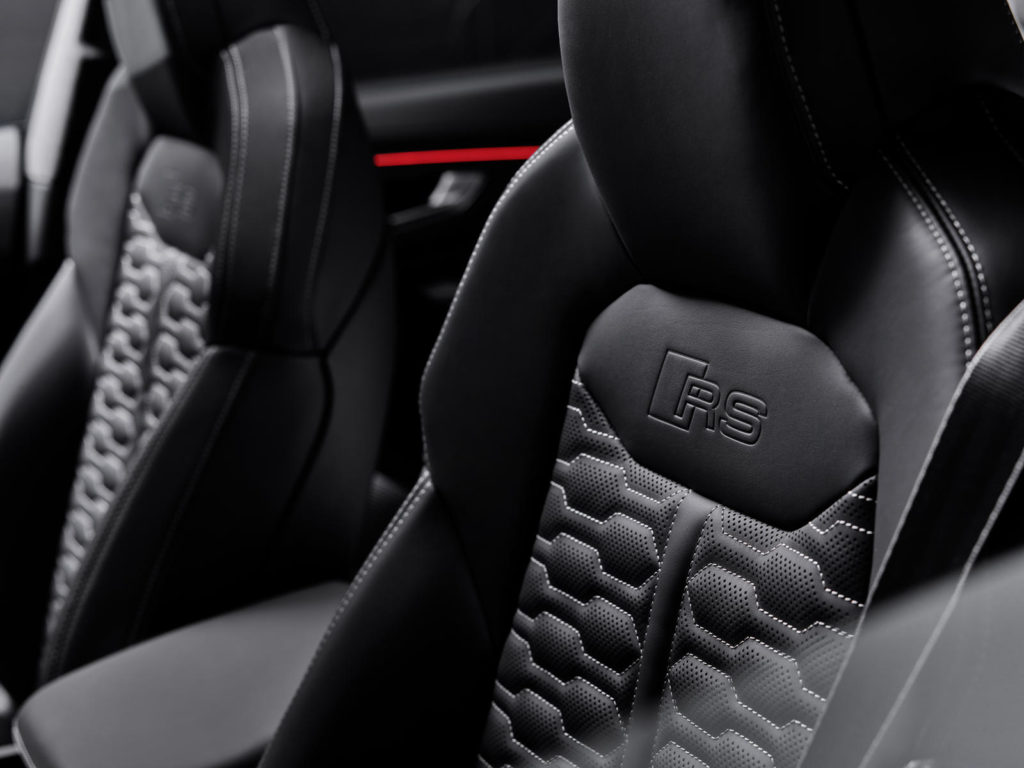 2021 Audi RS Q8 seats