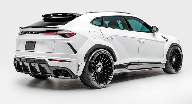 2021 Lamborghini Urus side
